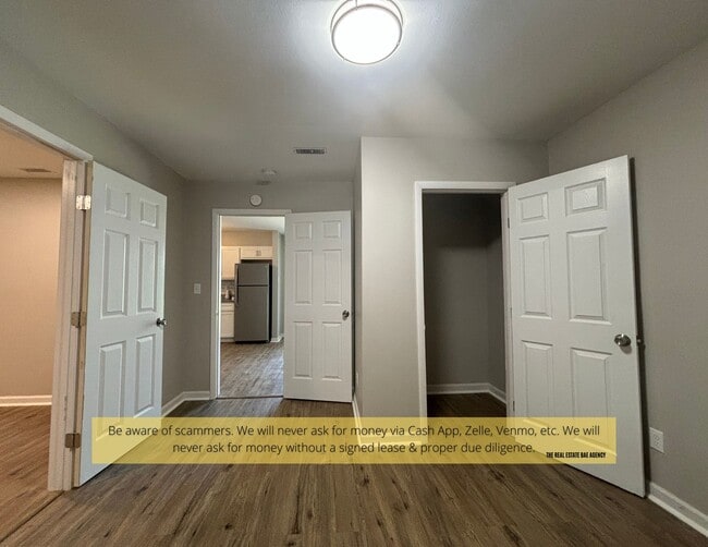 Building Photo - 1118 Soria St