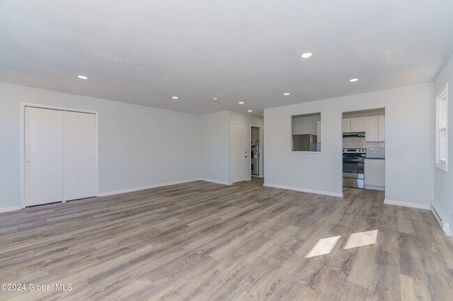 Building Photo - 128 Rockefeller Rd