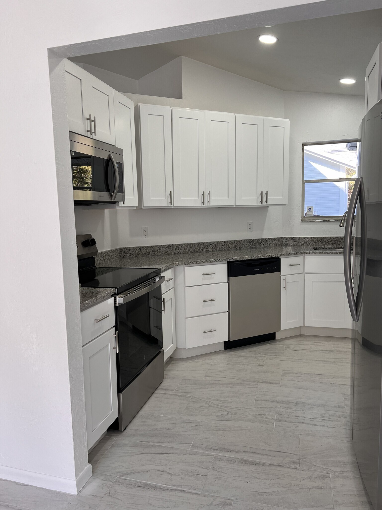 Building Photo - 19 Brittany Ln