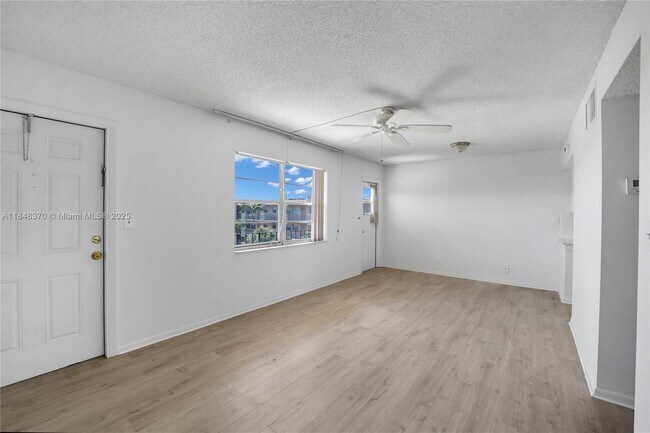 Building Photo - 2145 Pierce St
