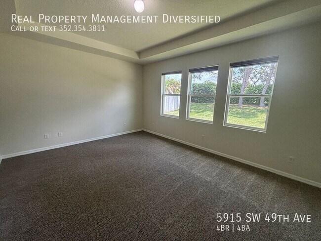 Building Photo - 5915 SW 49th Ave