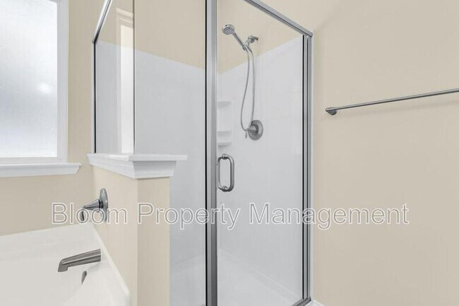 Building Photo - 2649 Lohr Dr