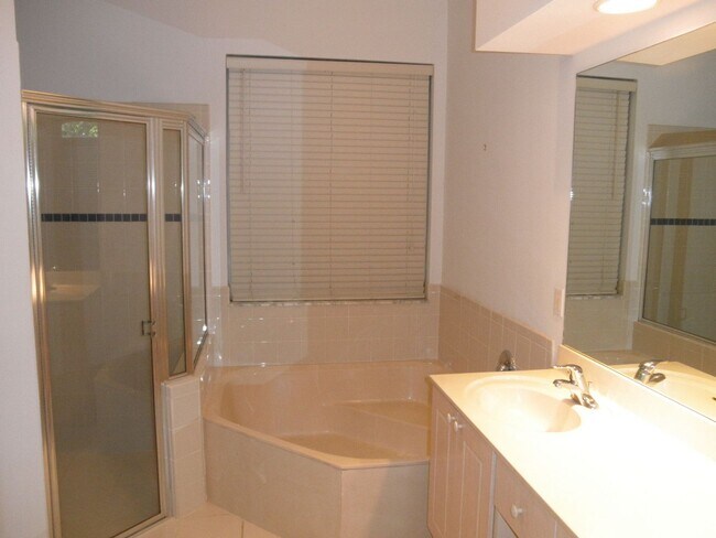 Building Photo - Sabal Lakes