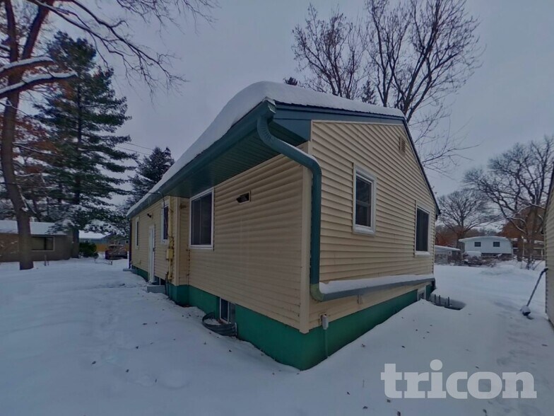 Building Photo - 2605 Eastman Dr