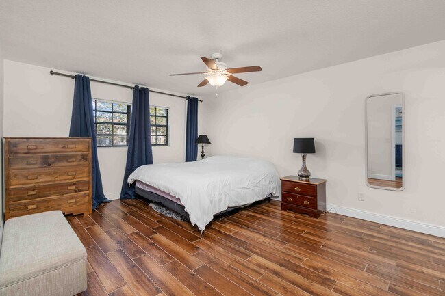 Building Photo - 1750 Belleair Forest Dr