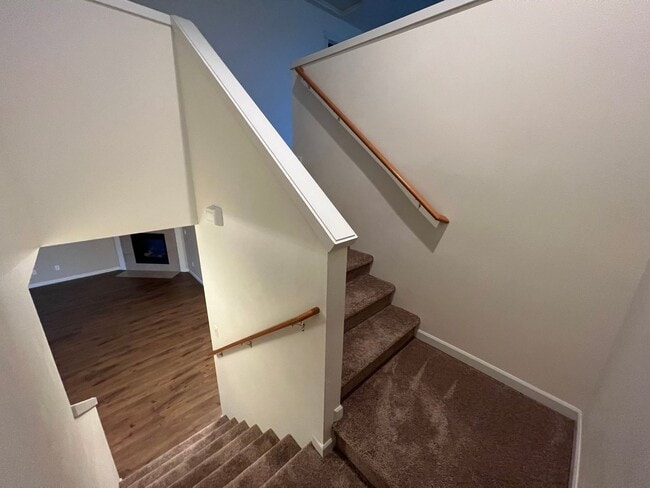 Building Photo - 3 Bedroom DuPont Home with Loft