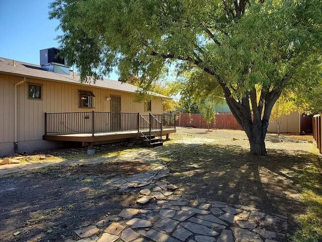 Building Photo - 4720 N Spring Dr