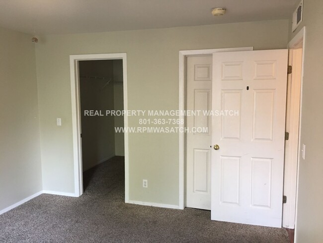 Building Photo - JANUARY RENT FREE!! Spacious 2-bedroom 2-B...