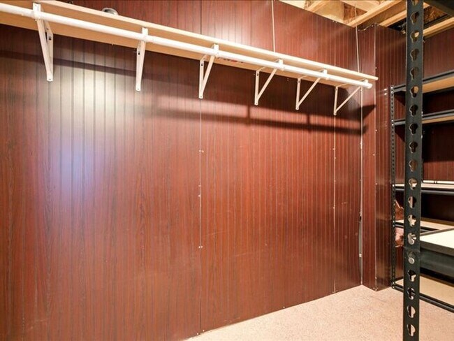 Building Photo - DRAPER  BEAUTIFUL 3 BED 2.5 BATH TOWNHOME