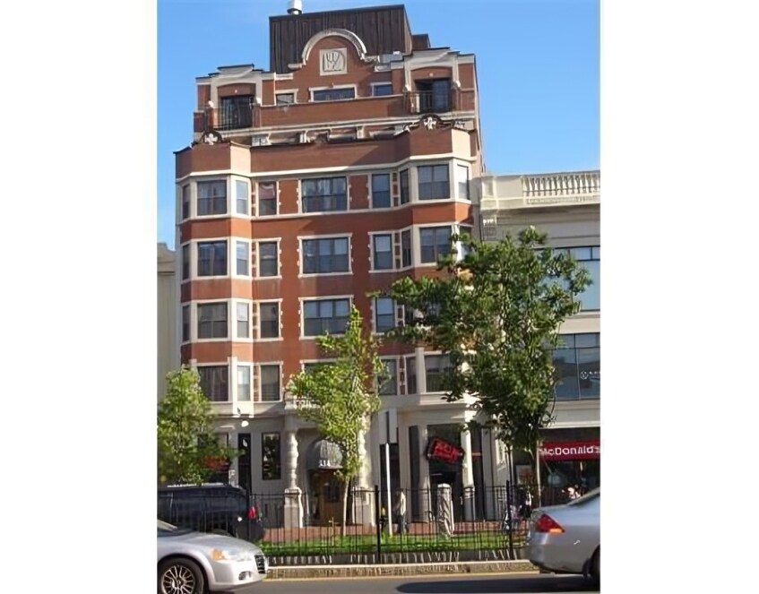Building Photo - 533 Commonwealth Ave