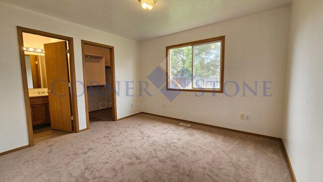 Building Photo - Nampa Home with RV Parking!