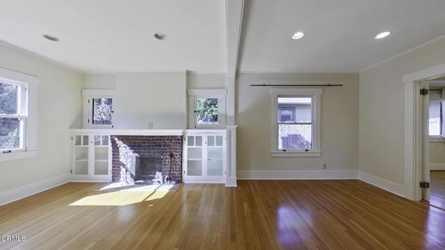 Building Photo - 1915 Las Lunas St