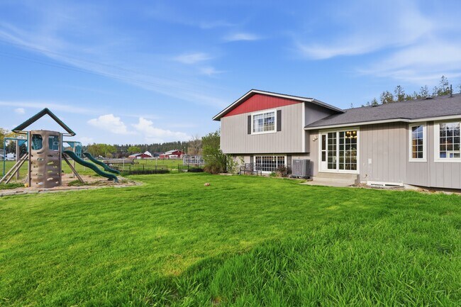 Building Photo - 21913 N Meadowview Dr