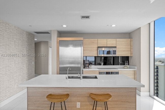 Building Photo - 16385 Biscayne Blvd