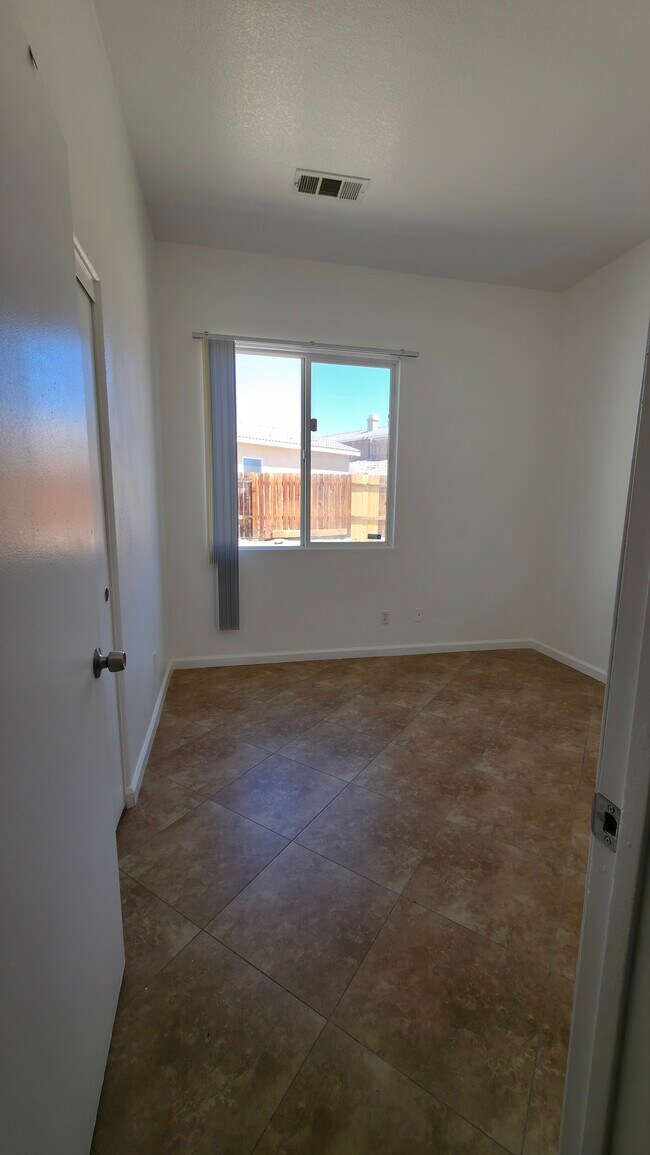 Building Photo - 13798 Oasis Dr