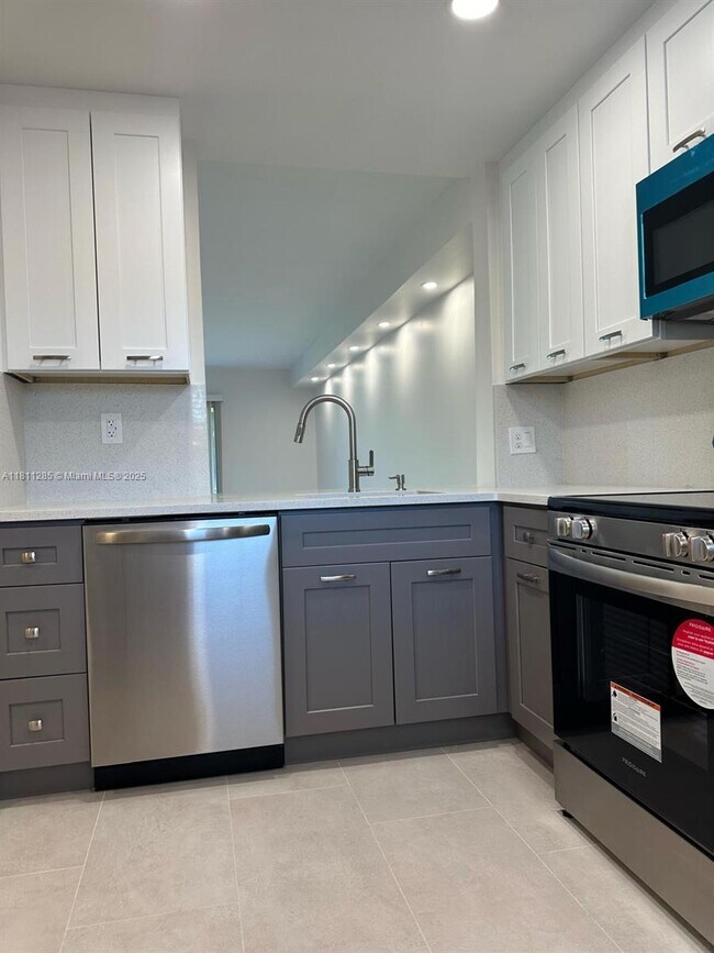 Building Photo - 9449 Boca Cove Cir
