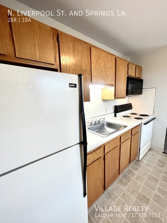 Building Photo - No steps! Affordable 2-Bed Convenient to I...