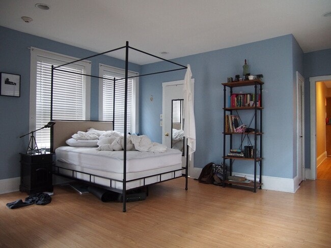 Building Photo - Truly the best 3 bed in Allston!!