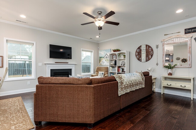 Building Photo - 205 Parrish Ln