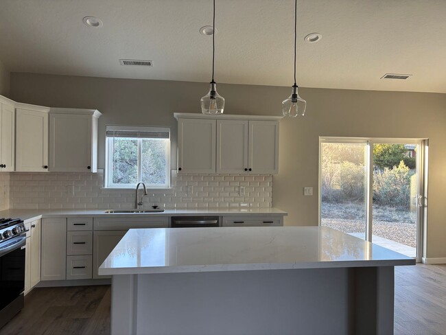 Building Photo - Brand New Semi-Custom Prescott Home!