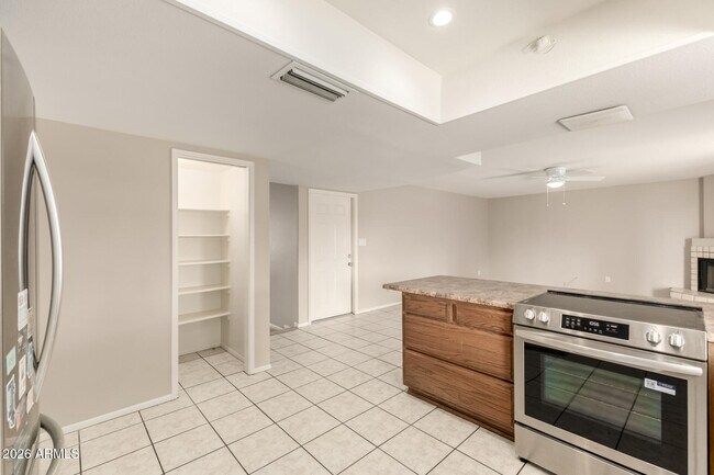 Building Photo - 4731 W Shaw Butte Dr