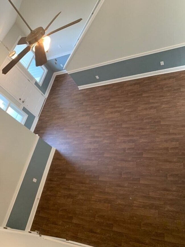 Building Photo - Townhome in Desirable Croatan Crossing Sub...