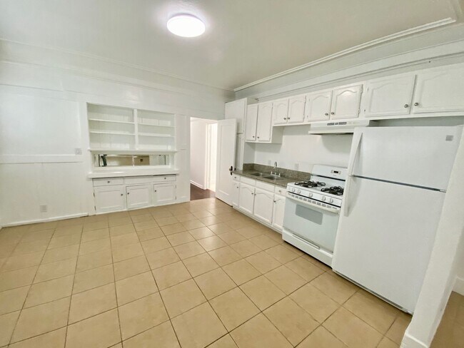 Building Photo - 2919 Van Buren Pl