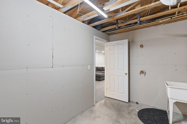 Building Photo - 8212 Silverton Ct