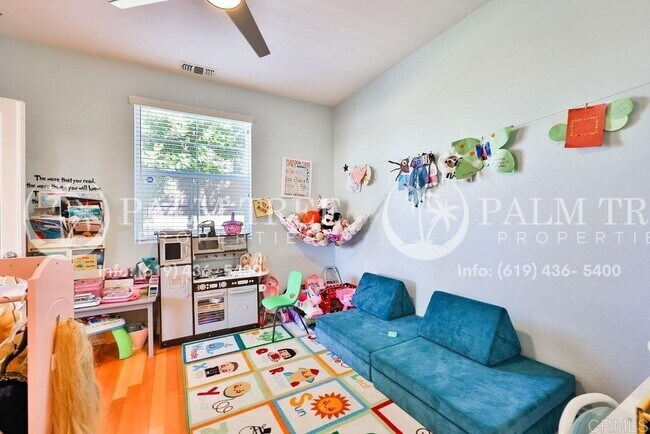 Building Photo - Stunning 4-Bedroom Townhome in Chula Vista...