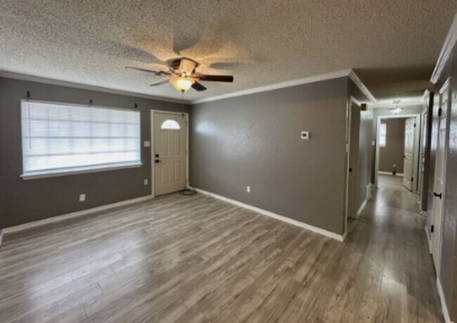 Building Photo - 4 bedroom