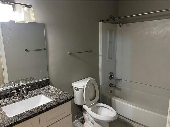 Building Photo - 5031 Bell Dr SE