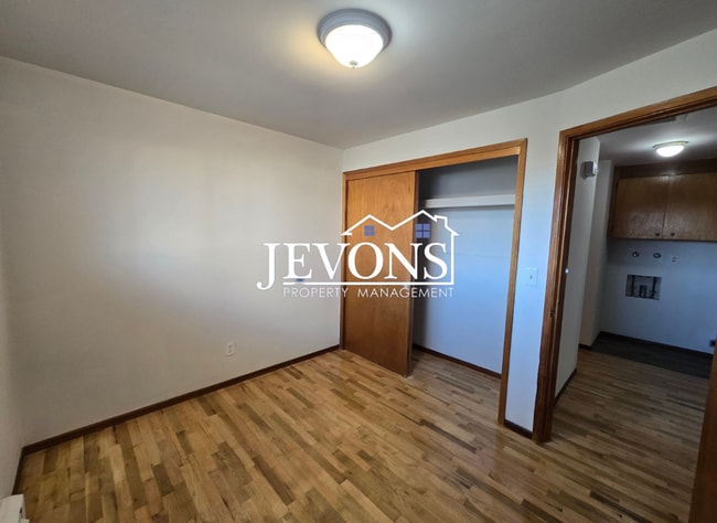 Building Photo - $250 Off First Month's Rent! Easy access to Nob Hill Blvd, 16th Ave, and Summitview Ave for commu...