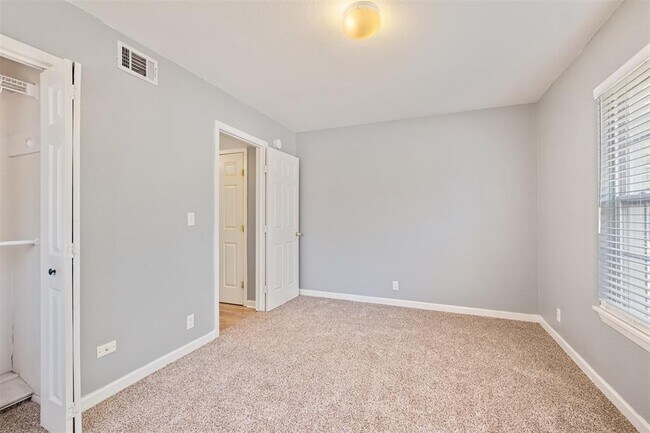 Building Photo - 5504 Coventry Ln