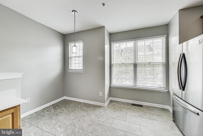 Building Photo - 3274 Amazon Ln