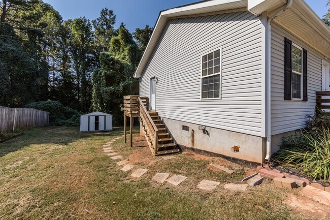 Building Photo - 814 King Arthur Dr