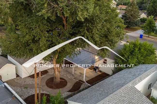 Building Photo - Downtown Charm with Private Yard, Oversized Garage and AC