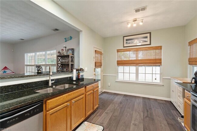 Building Photo - 704 Rocky Run Ct