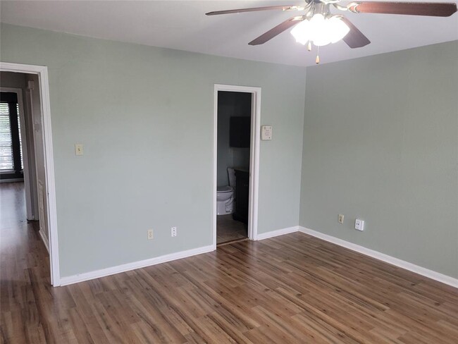 Building Photo - 940 Wycliffe Dr