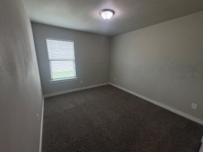 Building Photo - * MOVE IN SPECIAL * Beautiful 4 Bedroom 2 Bath Home in Wollforth!