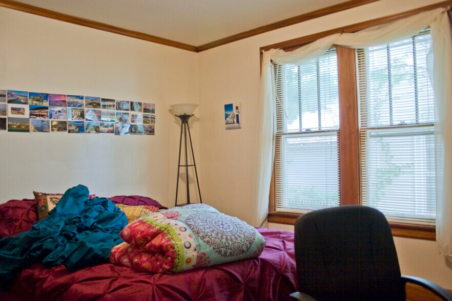 Main House Bedroom 1 - 57 Elmwood Pl