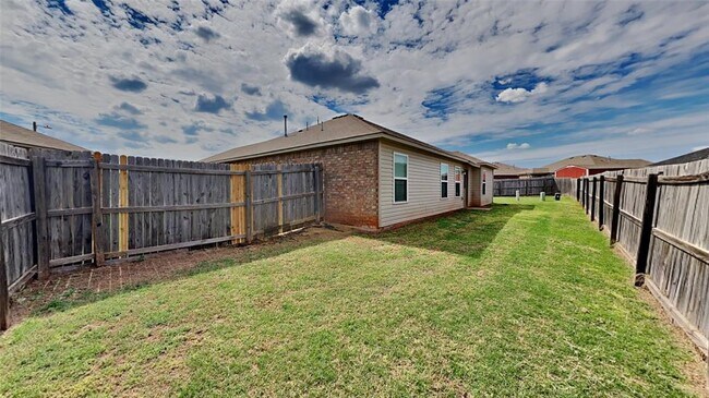 Building Photo - 13121 Bridgewater Ct