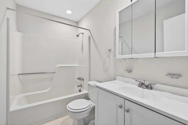 Building Photo - 5367 Wayne St