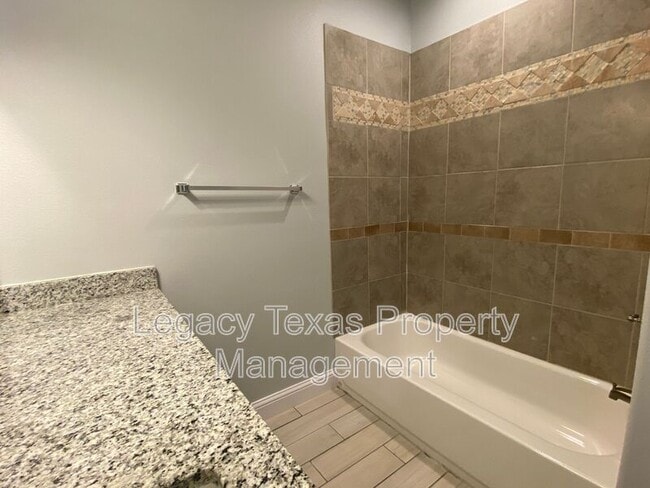 Building Photo - 301 E Willingham St