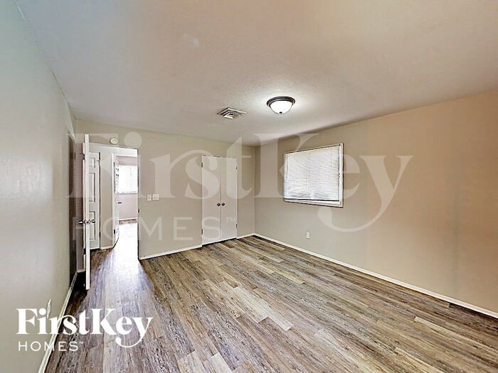 Building Photo - 440 Durwood Dr