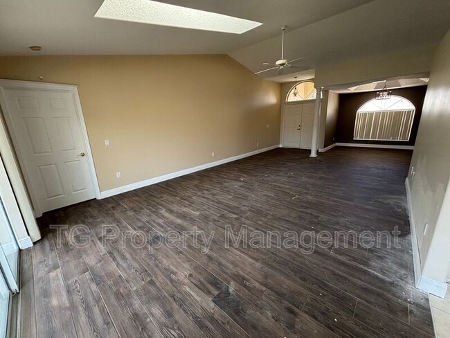 Building Photo - 20 Clarendon Ct N