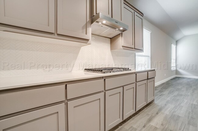 Building Photo - CHARMING, 2022 NEWLY BUILT BEAUTIFUL 4 BD,...