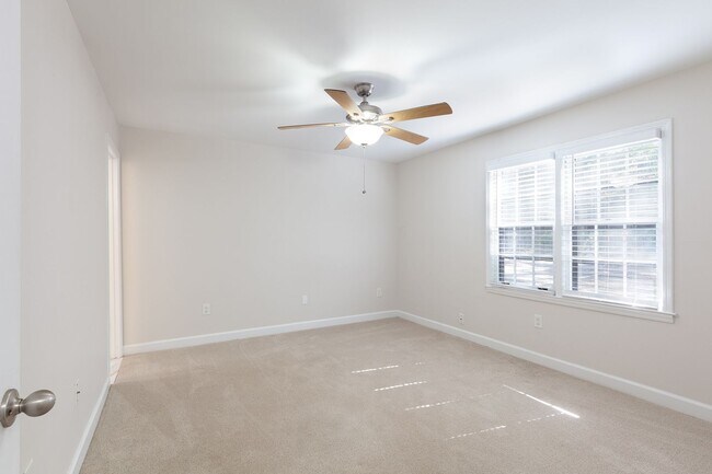 Building Photo - Spacious 2/2 Condo w/ Great Roommate Setup!