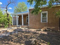 Building Photo - 808 Agua Fria St
