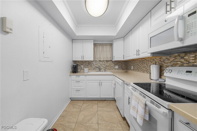 Building Photo - 12471 McGregor Blvd