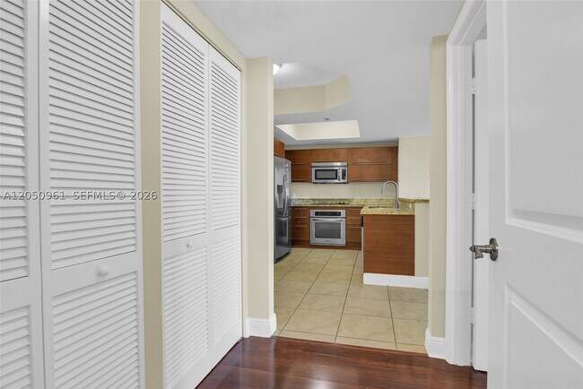 Building Photo - 2681 N Flamingo Rd